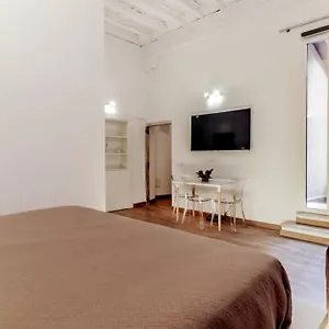 https://navona-luxury-loft-with-terrace.it-romehotels.com